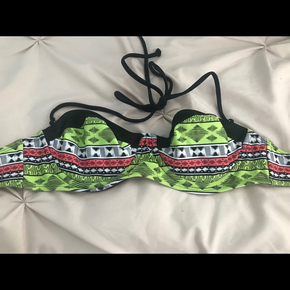Women’s bikini top size small